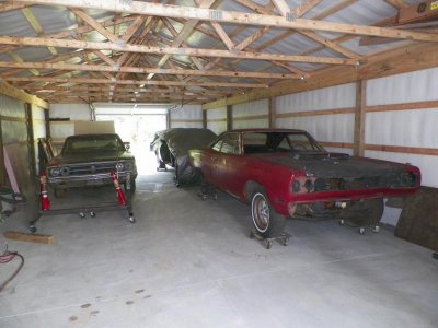 unloading road runner and olds 442 from chicago 011.jpg