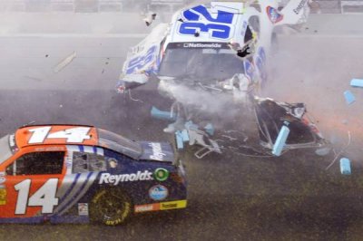 022313-NASCAR-CRASH-GALLERY-SS-G5_20130223182124251_600_400.jpg