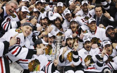 2567842708-members-blackhawks-pose-stanley-cup-defeated-flyers-philadelphia.jpg