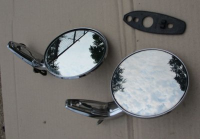 sue 70 RR DOOR MIRROR FRONT.jpg