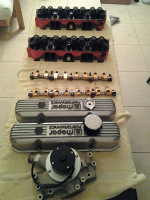 Mopar 906 heads 002.jpg