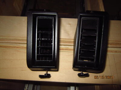 68-69 side ac vents 001.JPG